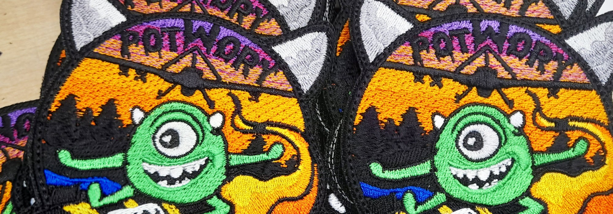 Naszywki haftowane z rzepem