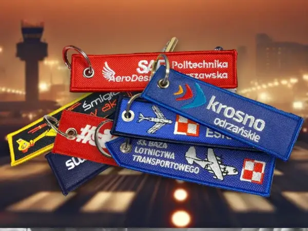 Breloki haftowane REMOVE BEFORE FLIGHT