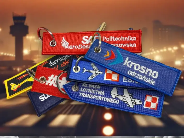 Breloki haftowane REMOVE BEFORE FLIGHT