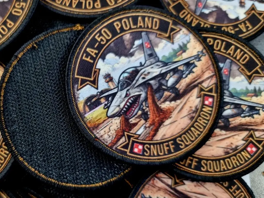 Okrągła naszywka sublimowana Snuff Squadron FA 50 Poland z rzepem i obszyciem merrow – zdjęcie 2