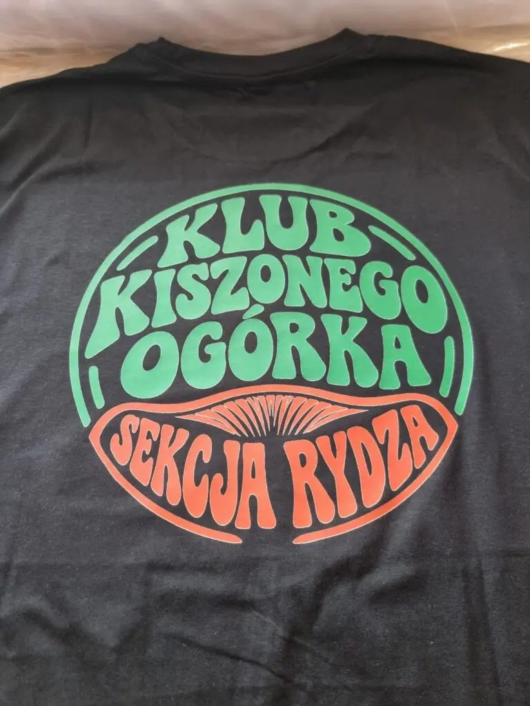 Koszulki z nadrukami DTF dla Klubu Kiszonego Ogórka