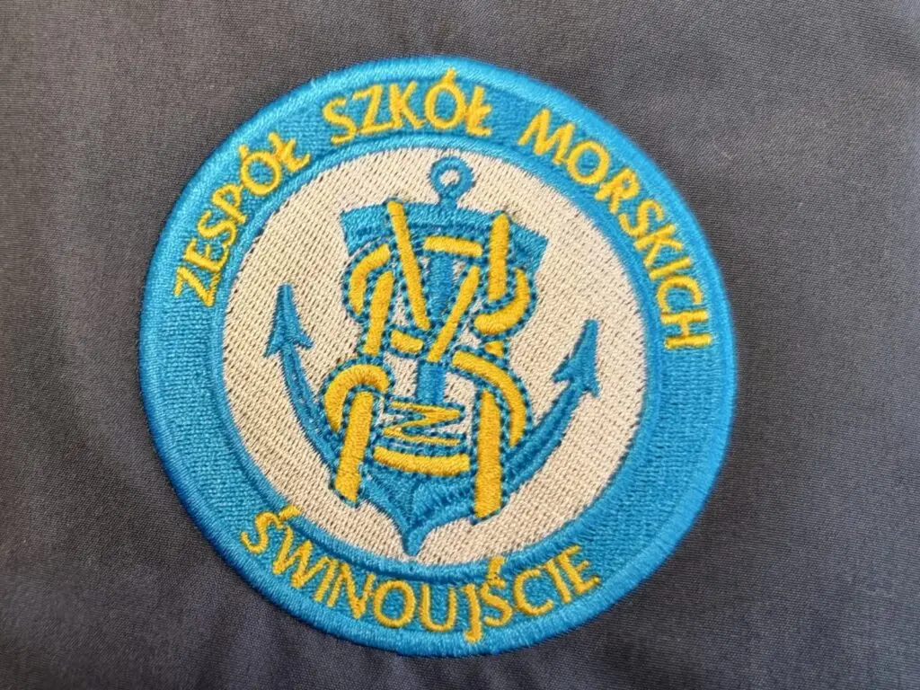 Haft herbu Zespołu Szkół Morskich na kurtce zimowej